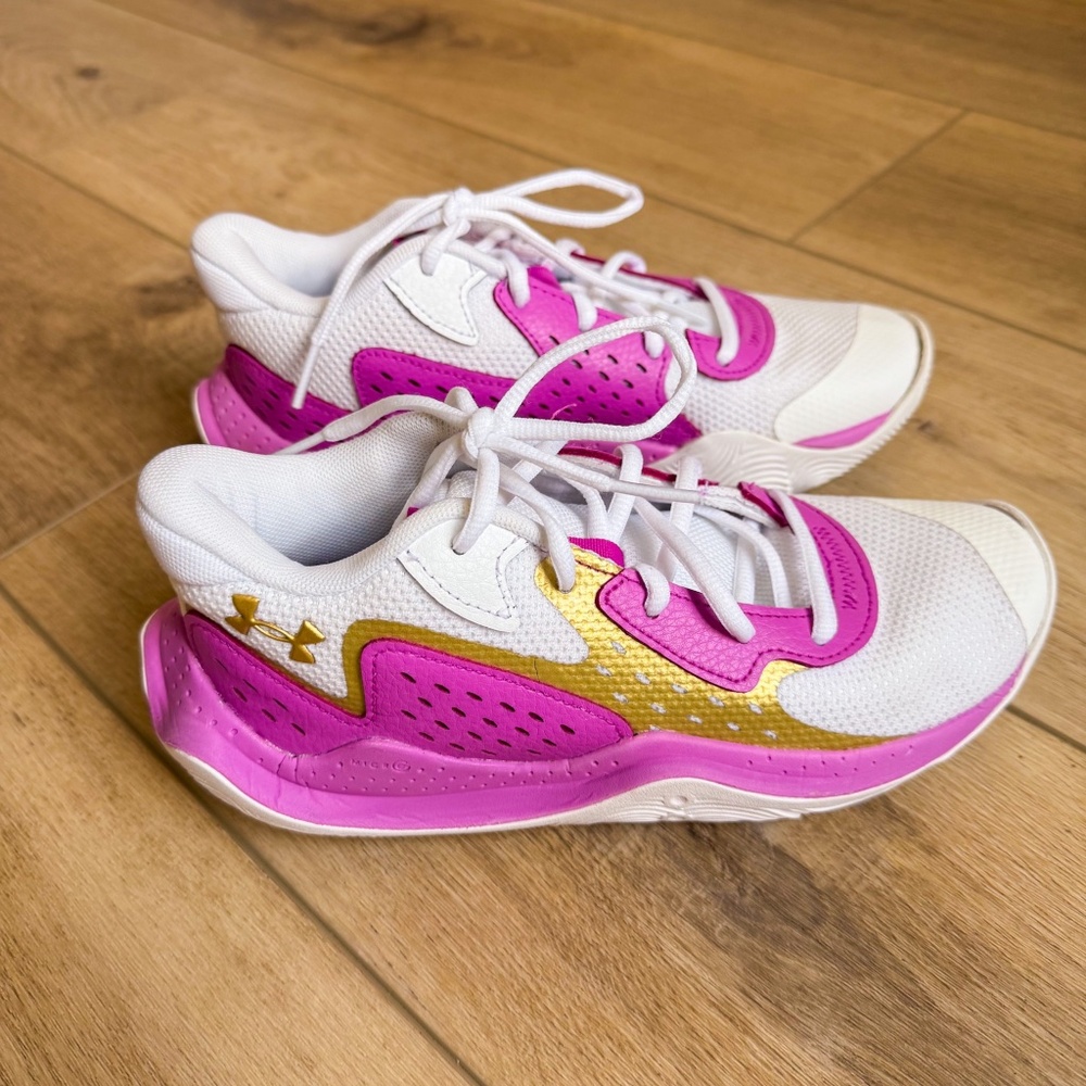 UNDER ARMOUR JET US GS WHITE PINK AND GOLD BASKETBALL SHOES SIZE 4.5
